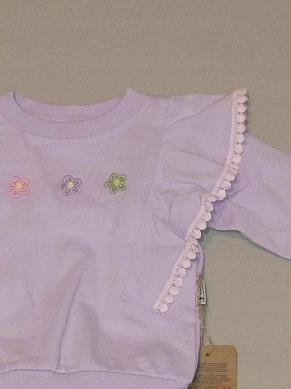 Komplet dziewczęcy liliowy bluza z falbanką i spodnie Bambik