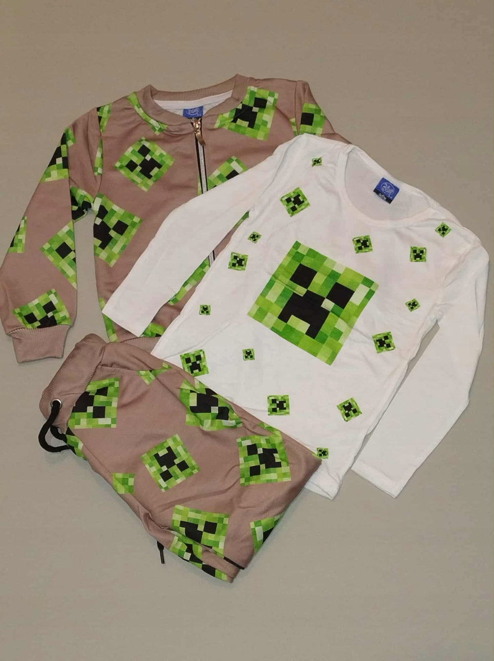 Dres chłopięcy Mancraft 3-częściowy bluza koszulka spodnie Bambik